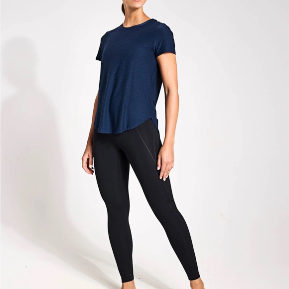 BEYOND YOGA Featherweight On The Down Low Tee - Nocturnal Navy size M - Picture 3 of 9